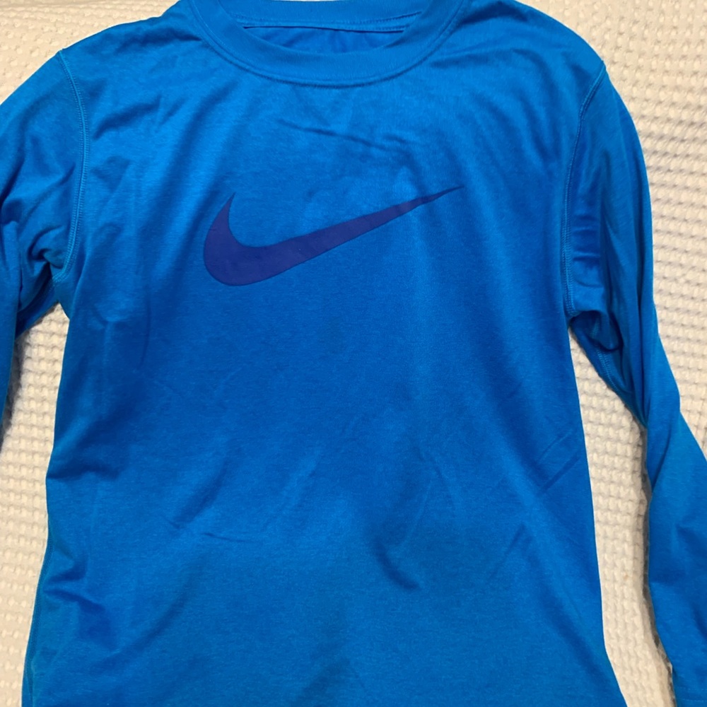 Nike dry-fit youth medium long sleeve shirt blue
